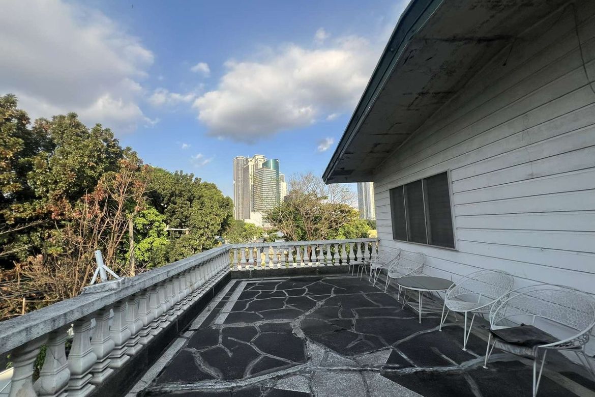 4 Bedroom House for Sale in White Plains, Quezon City, Metro Manila