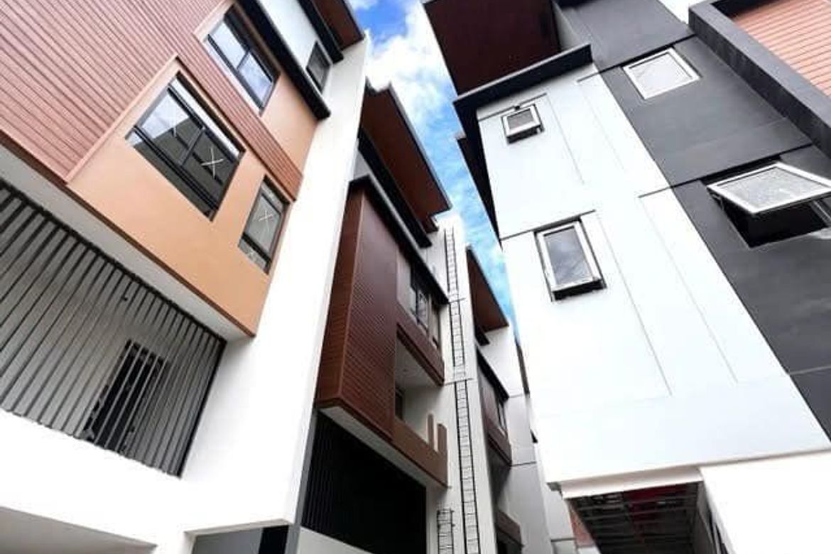 4 Bedroom Townhouse for Sale in Addition Hills, San Juan, Metro Manila