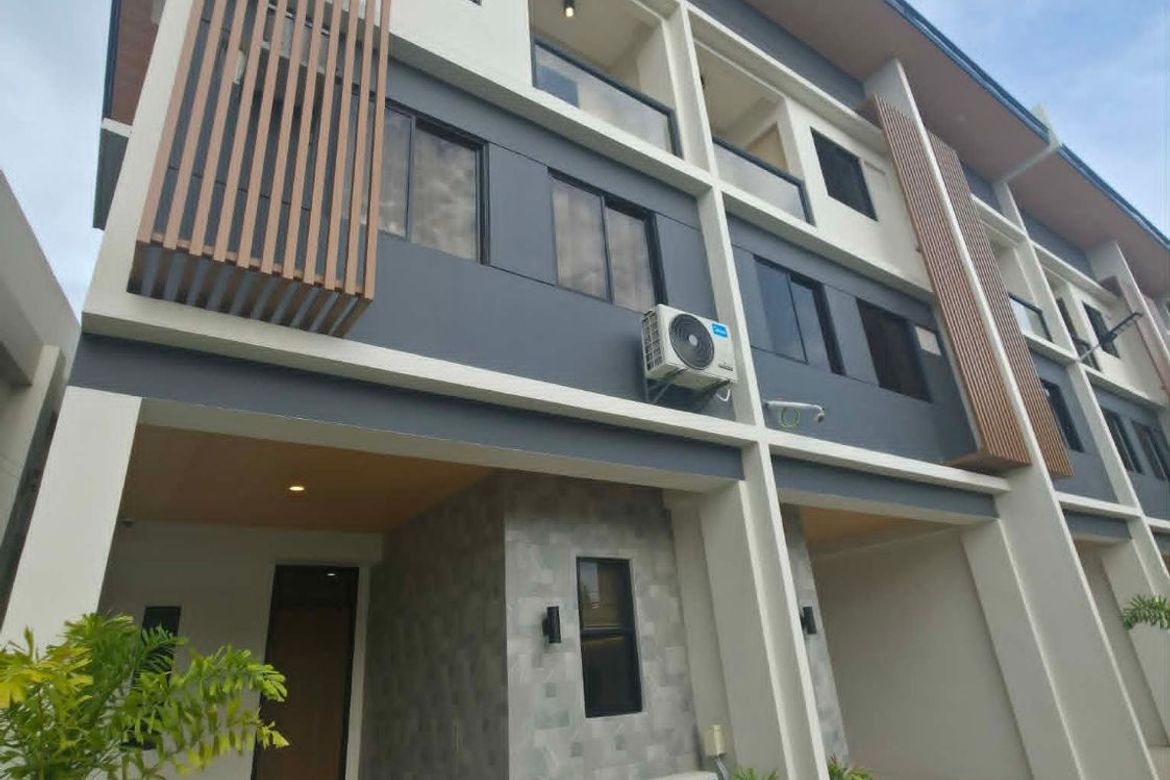 4 Bedroom Townhouse for Sale in Alang-Alang, Mandaue, Cebu