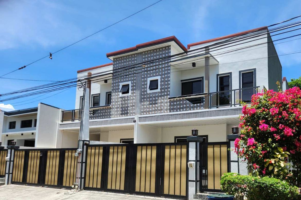 4 Bedroom Townhouse for Sale in Almanza Dos, Las Piñas, Metro Manila