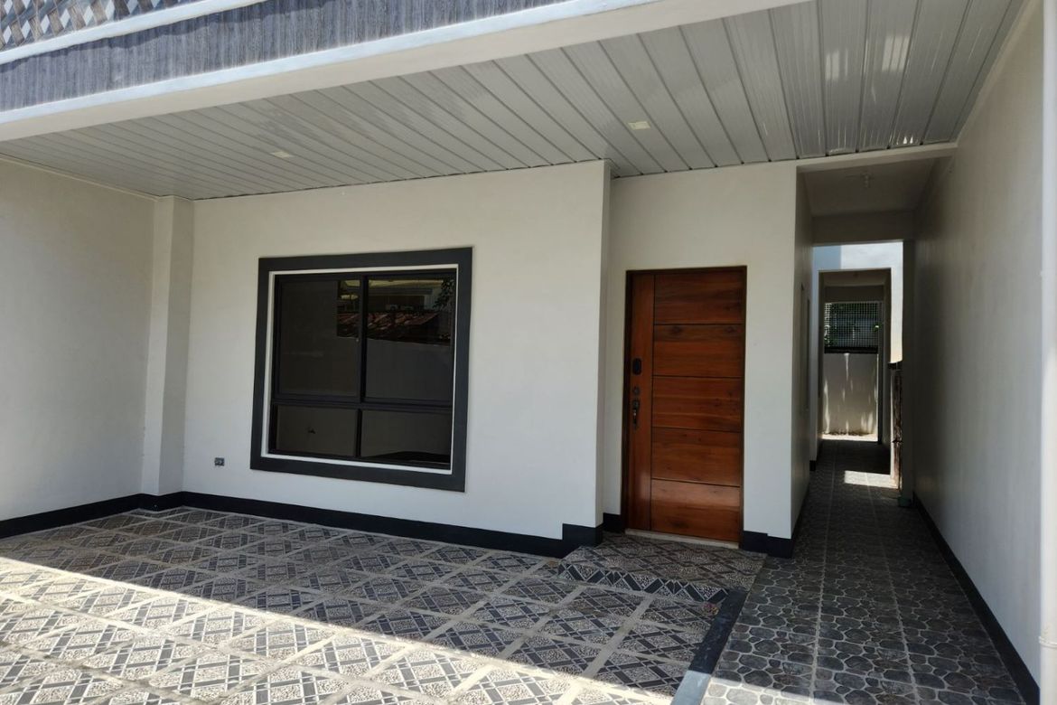 4 Bedroom Townhouse for Sale in Almanza Dos, Las Piñas, Metro Manila – photo 2