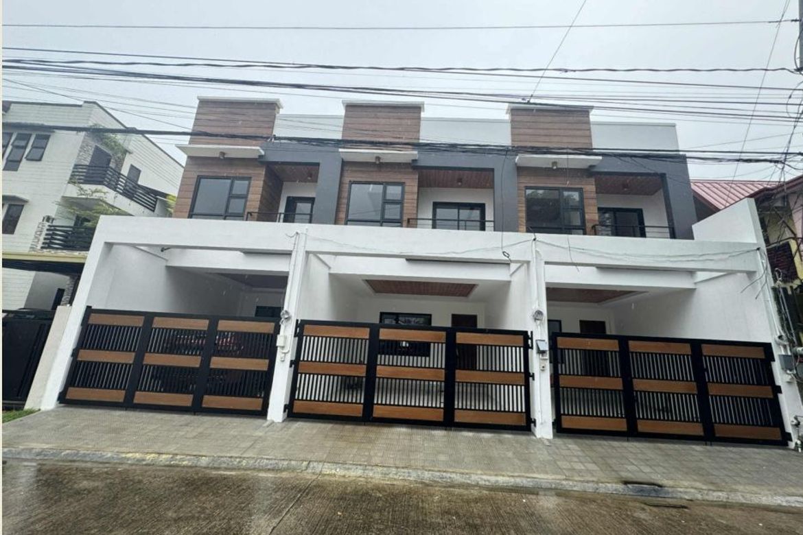 4 Bedroom Townhouse for Sale in Almanza Uno, Las Piñas, Metro Manila