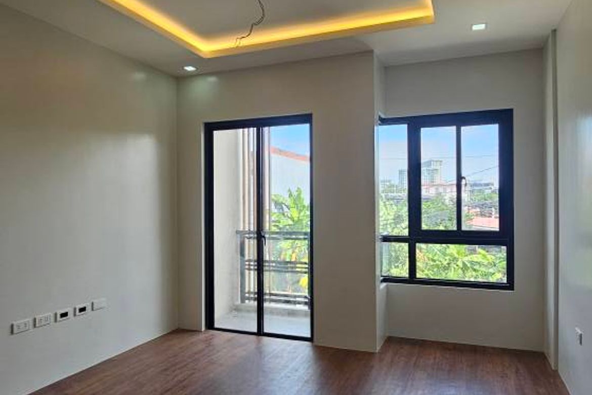 4 Bedroom Townhouse for Sale in Almanza Uno, Las Piñas, Metro Manila – photo 8