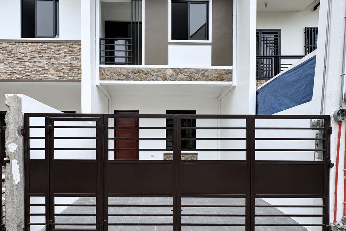 4 Bedroom Townhouse for Sale in Almanza Uno, Las Piñas, Metro Manila