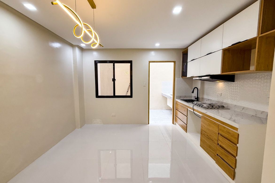 4 Bedroom Townhouse for Sale in Almanza Uno, Las Piñas, Metro Manila – photo 8