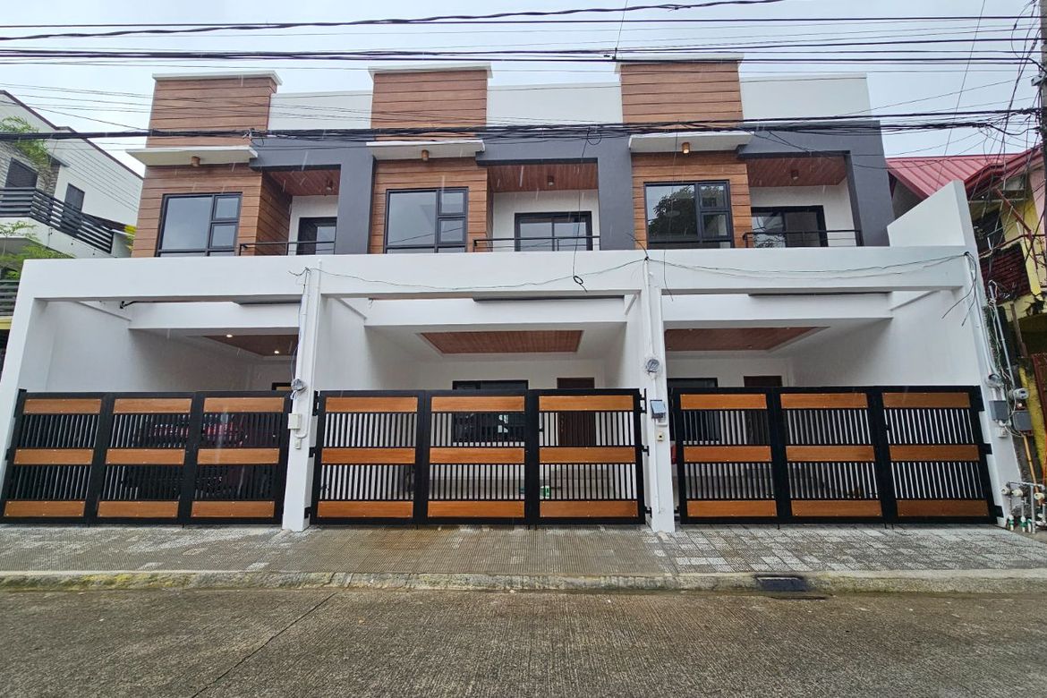 4 Bedroom Townhouse for Sale in Almanza Uno, Las Piñas, Metro Manila