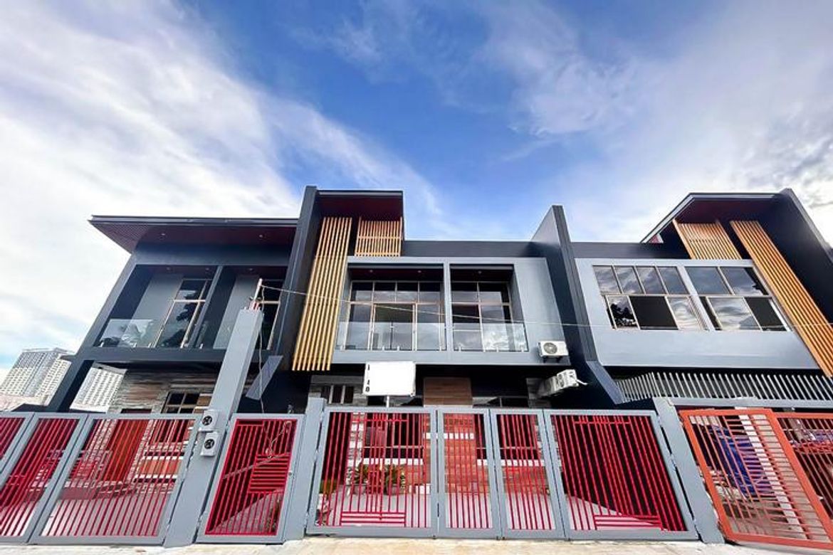 4 Bedroom Townhouse for Sale in Apas, Cebu City, Cebu
