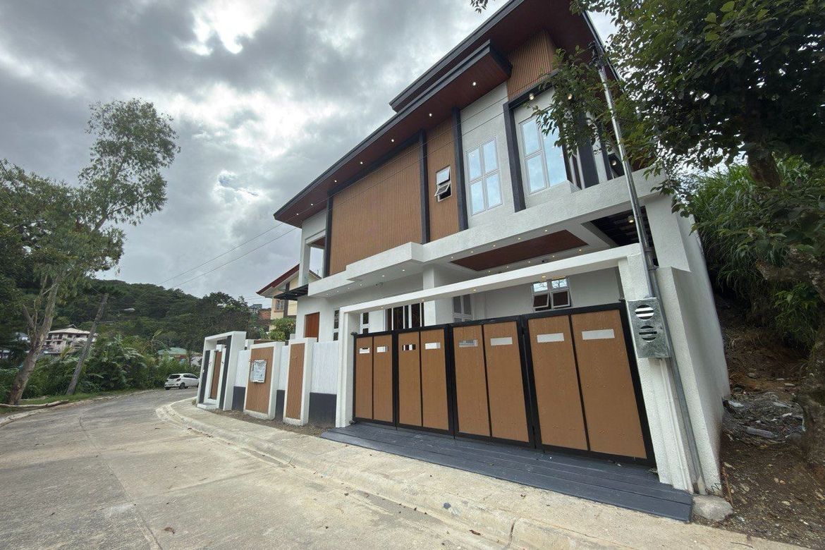 4 Bedroom Townhouse for Sale in Bakakeng North, Baguio, Benguet – photo 2