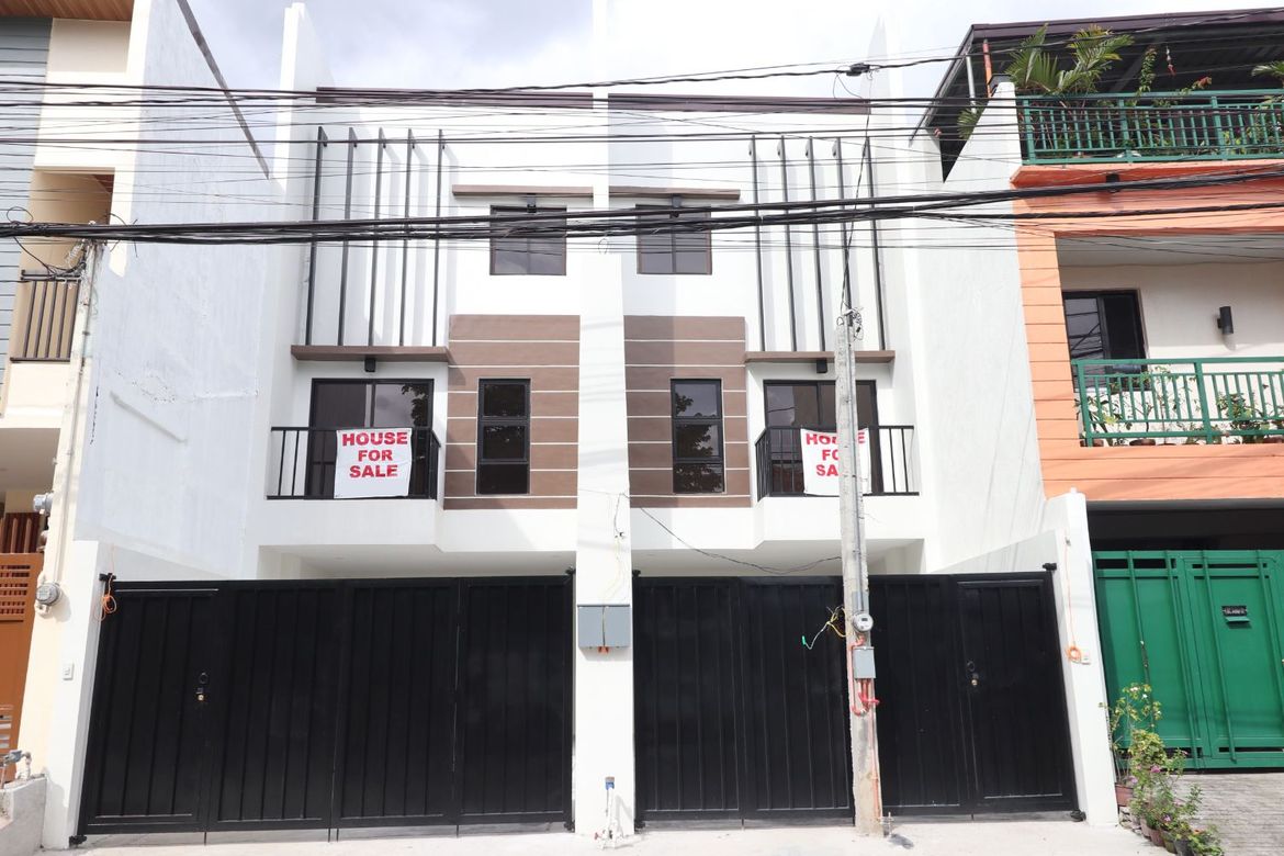 4 Bedroom Townhouse for Sale in Barangay 42, Caloocan, Metro Manila near LRT-1 R. Papa – photo 3