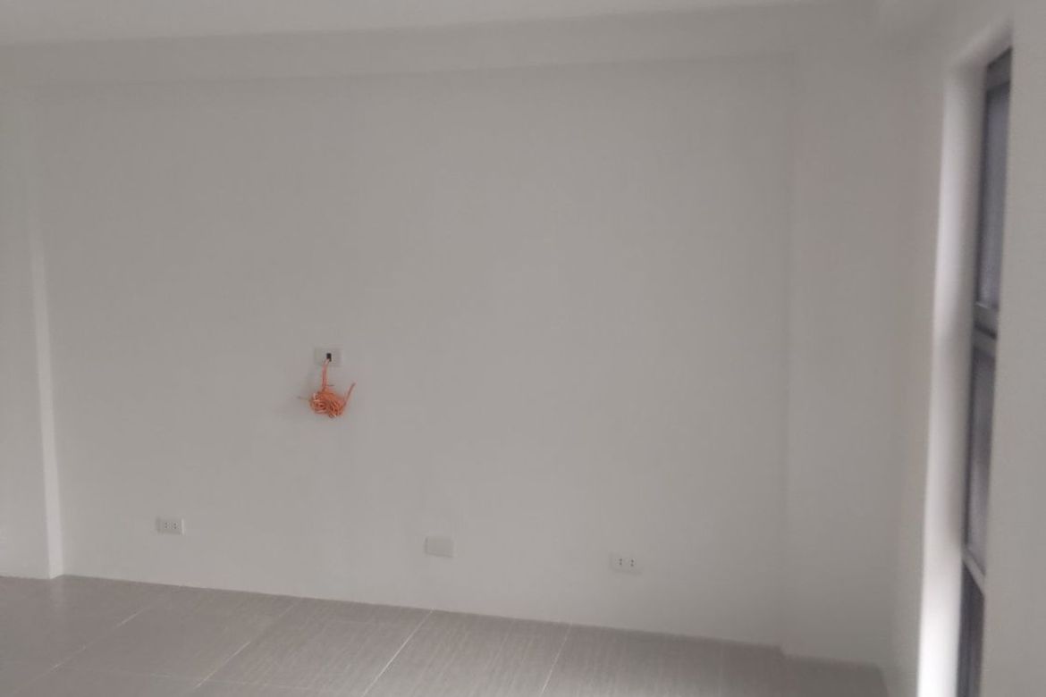 4 Bedroom Townhouse for Sale in Barangay 42, Caloocan, Metro Manila near LRT-1 R. Papa – photo 5