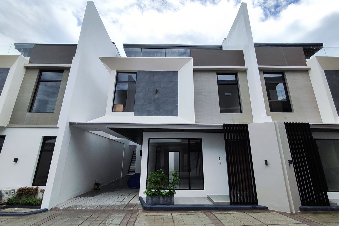 4 Bedroom Townhouse for Sale in BF Homes, Parañaque, Metro Manila