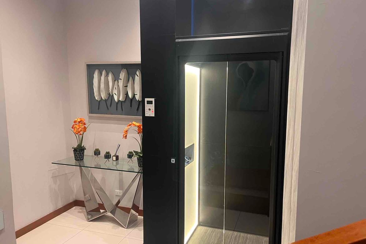 4 Bedroom Townhouse for Sale in Binondo, Manila, Metro Manila near LRT-1 Doroteo Jose