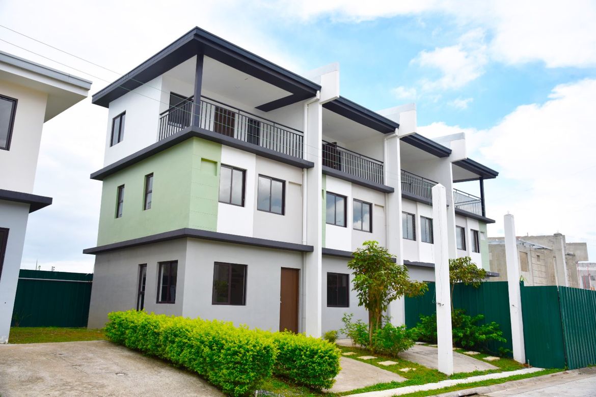 4 Bedroom Townhouse for Sale in Canlubang, Calamba, Laguna