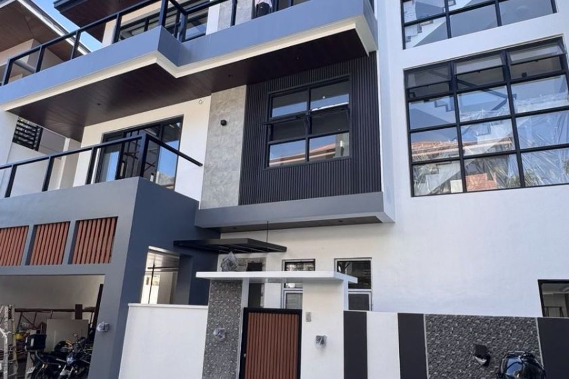 4 Bedroom Townhouse for Sale in Commonwealth, Quezon City, Metro Manila