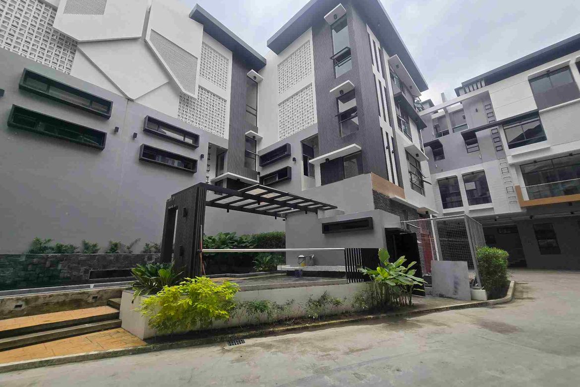 4 Bedroom Townhouse for Sale in Corazon de Jesus, San Juan, Metro Manila near LRT-2 J. Ruiz
