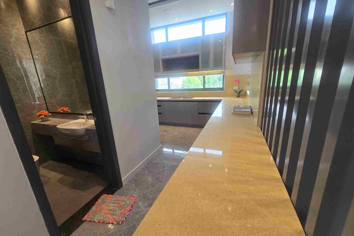 4 Bedroom Townhouse for Sale in Corazon de Jesus, San Juan, Metro Manila near LRT-2 J. Ruiz – photo 8