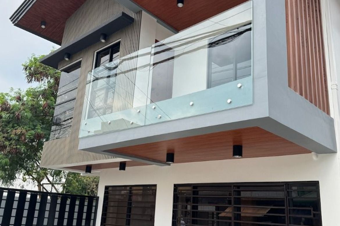 4 Bedroom Townhouse for Sale in Don Jose, Santa Rosa, Laguna
