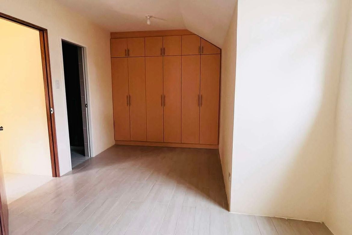 4 Bedroom Townhouse for Sale in GOLFHILL GARDENS, Ramon Magsaysay, Quezon City, Metro Manila near LRT-1 Roosevelt – photo 3