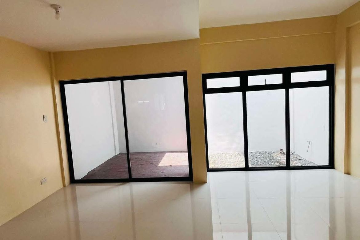 4 Bedroom Townhouse for Sale in GOLFHILL GARDENS, Ramon Magsaysay, Quezon City, Metro Manila near LRT-1 Roosevelt – photo 6