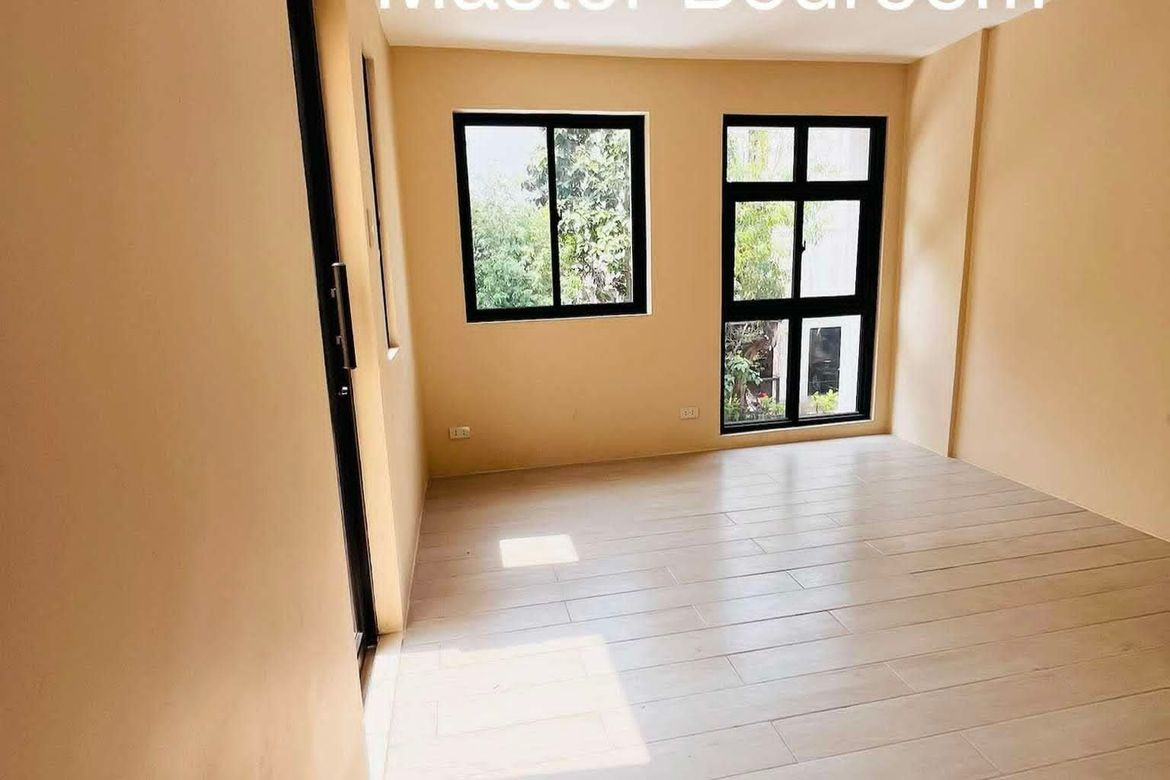 4 Bedroom Townhouse for Sale in GOLFHILL GARDENS, Ramon Magsaysay, Quezon City, Metro Manila near LRT-1 Roosevelt – photo 8