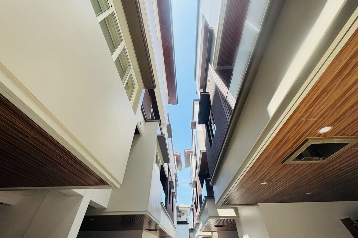4 Bedroom Townhouse for Sale in Horseshoe, Quezon City, Metro Manila near LRT-2 Betty Go-Belmonte – photo 2