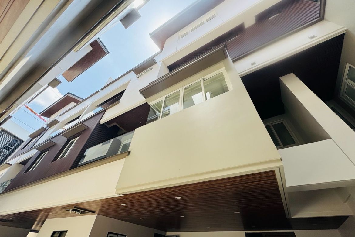 4 Bedroom Townhouse for Sale in Horseshoe, Quezon City, Metro Manila near LRT-2 Betty Go-Belmonte – photo 3