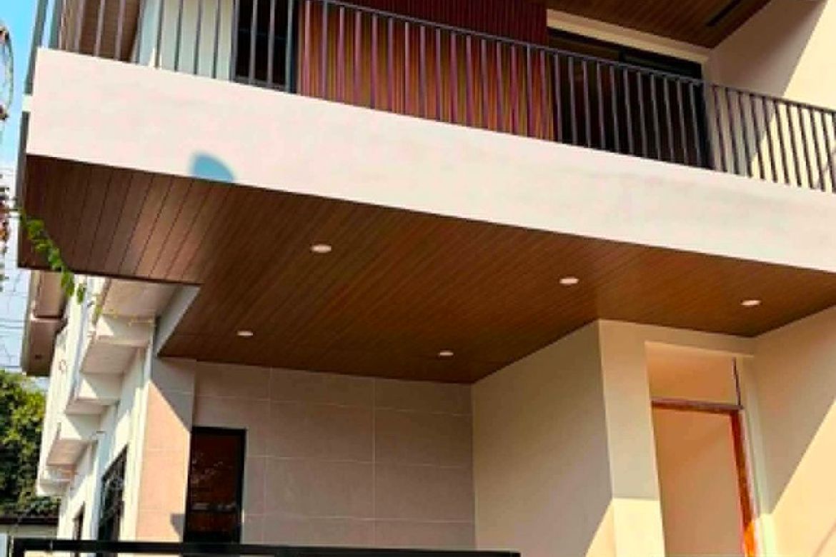 4 Bedroom Townhouse for Sale in Industrial Valley, Marikina, Metro Manila near LRT-2 Santolan