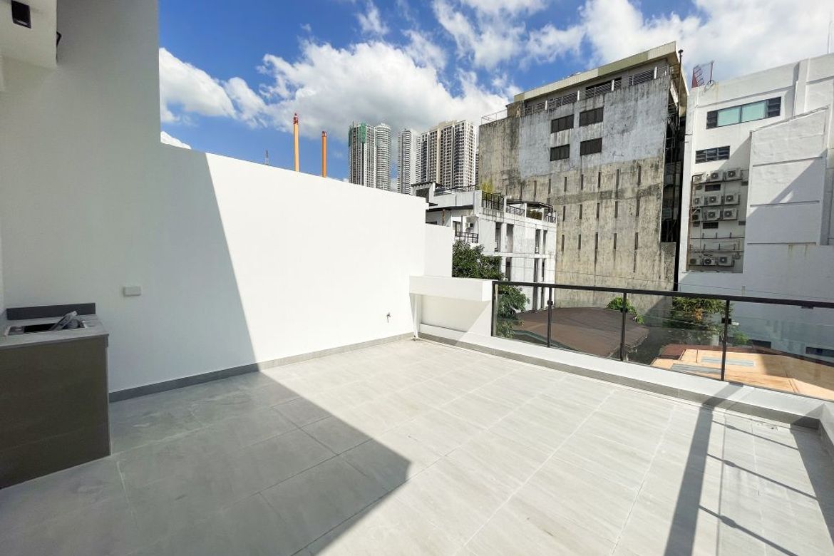 4 Bedroom Townhouse for Sale in Kapitolyo, Pasig, Metro Manila near MRT-3 Boni – photo 8