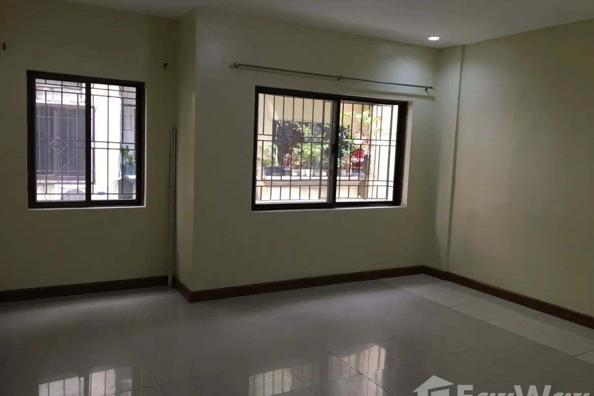 4 Bedroom Townhouse for Sale in Little Baguio, San Juan, Metro Manila – photo 2