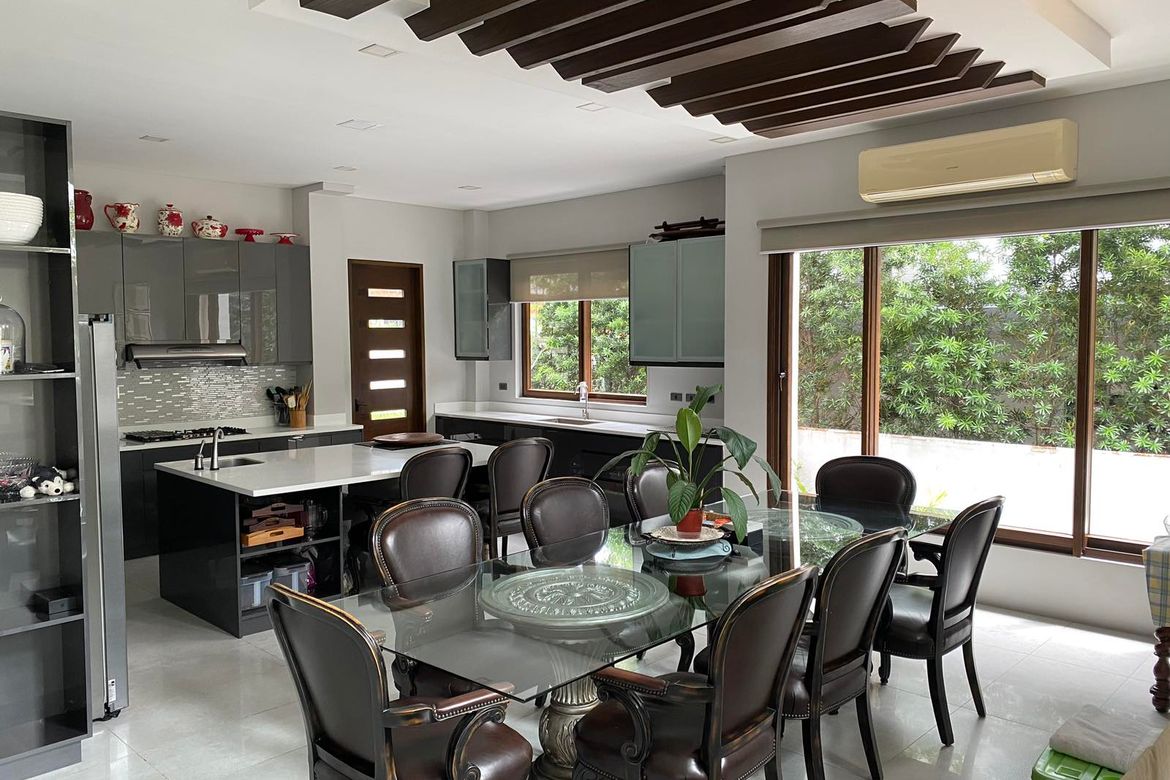 4 Bedroom Townhouse for Sale in Magallanes, Makati City near MRT-3 Magallanes – photo 3