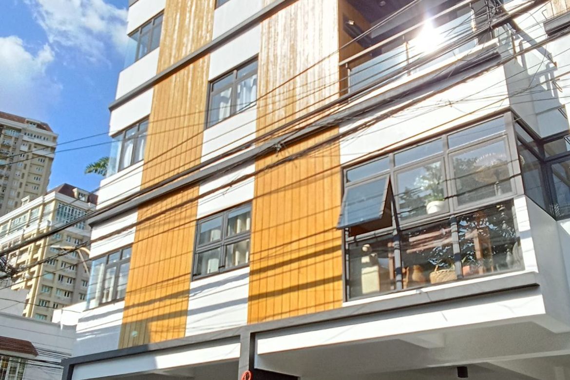 4 Bedroom Townhouse for Sale in Malamig, Mandaluyong, Metro Manila near MRT-3 Boni