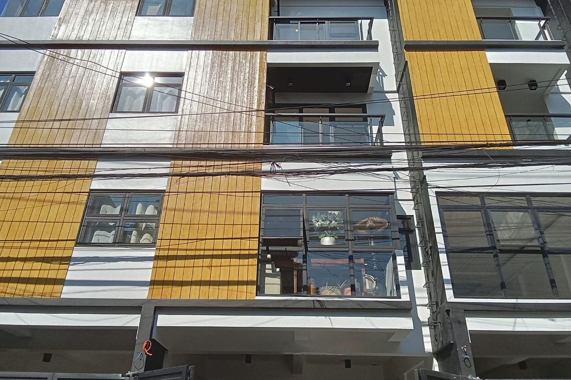 4 Bedroom Townhouse for Sale in Malamig, Mandaluyong, Metro Manila near MRT-3 Boni – photo 2