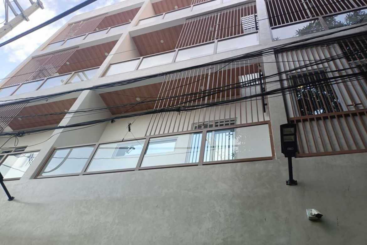 4 Bedroom Townhouse for Sale in Malate, Manila, Metro Manila near LRT-1 Vito Cruz – photo 2