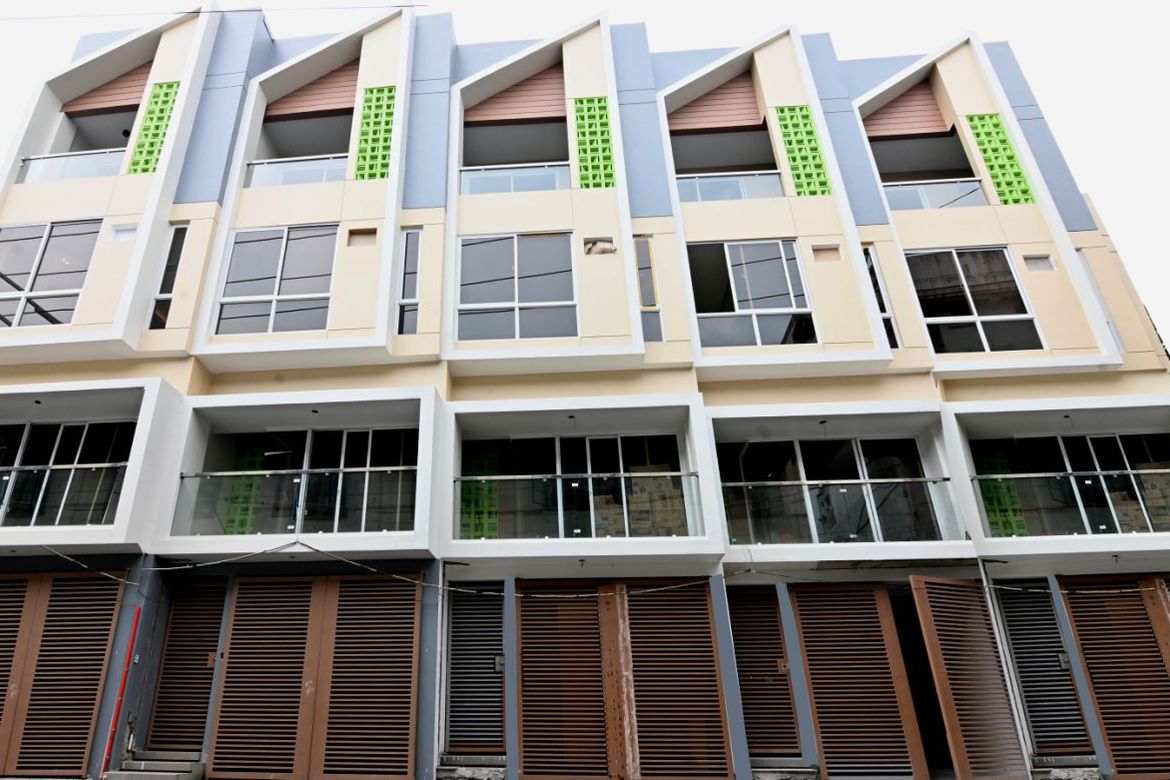 4 Bedroom Townhouse for Sale in Manila, Metro Manila near LRT-2 Legarda