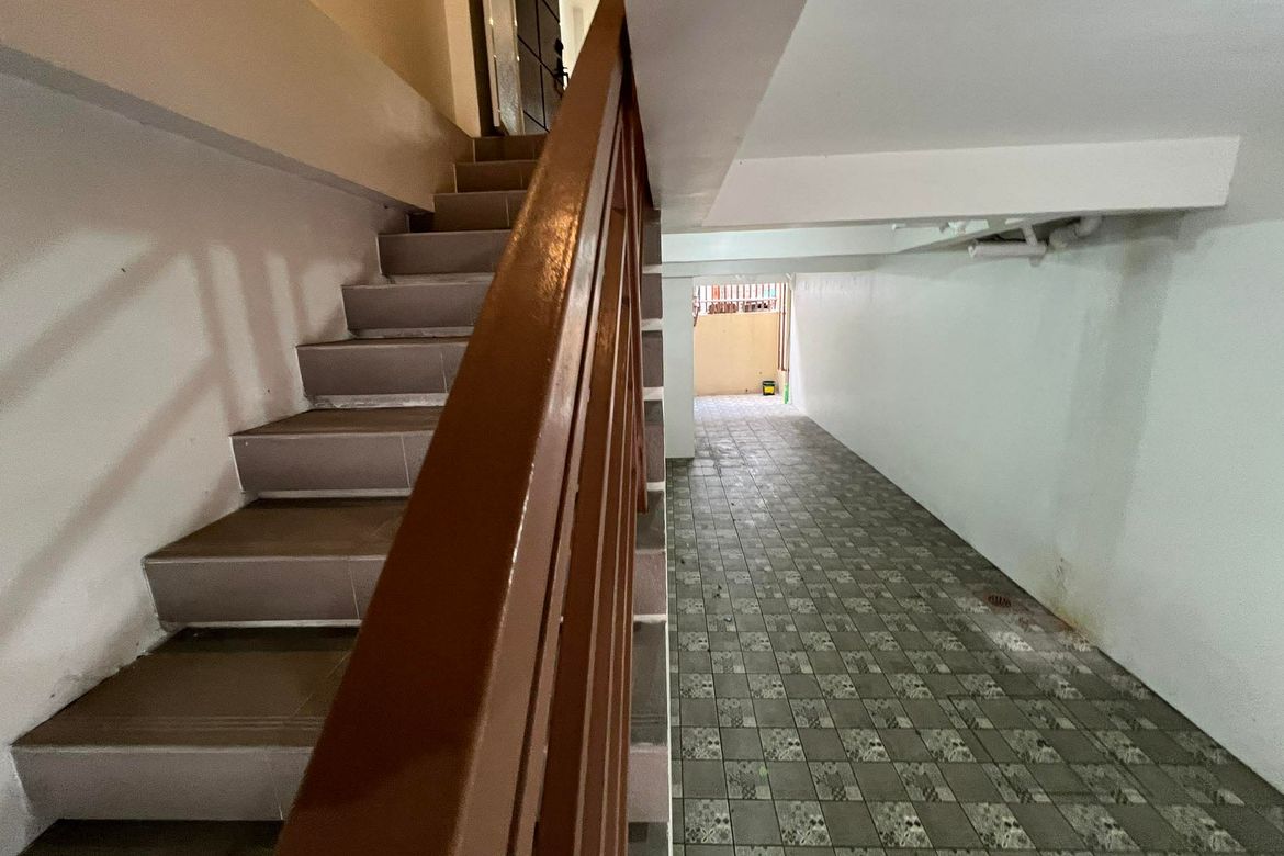 4 Bedroom Townhouse for Sale in Manila, Metro Manila near LRT-2 Legarda – photo 3