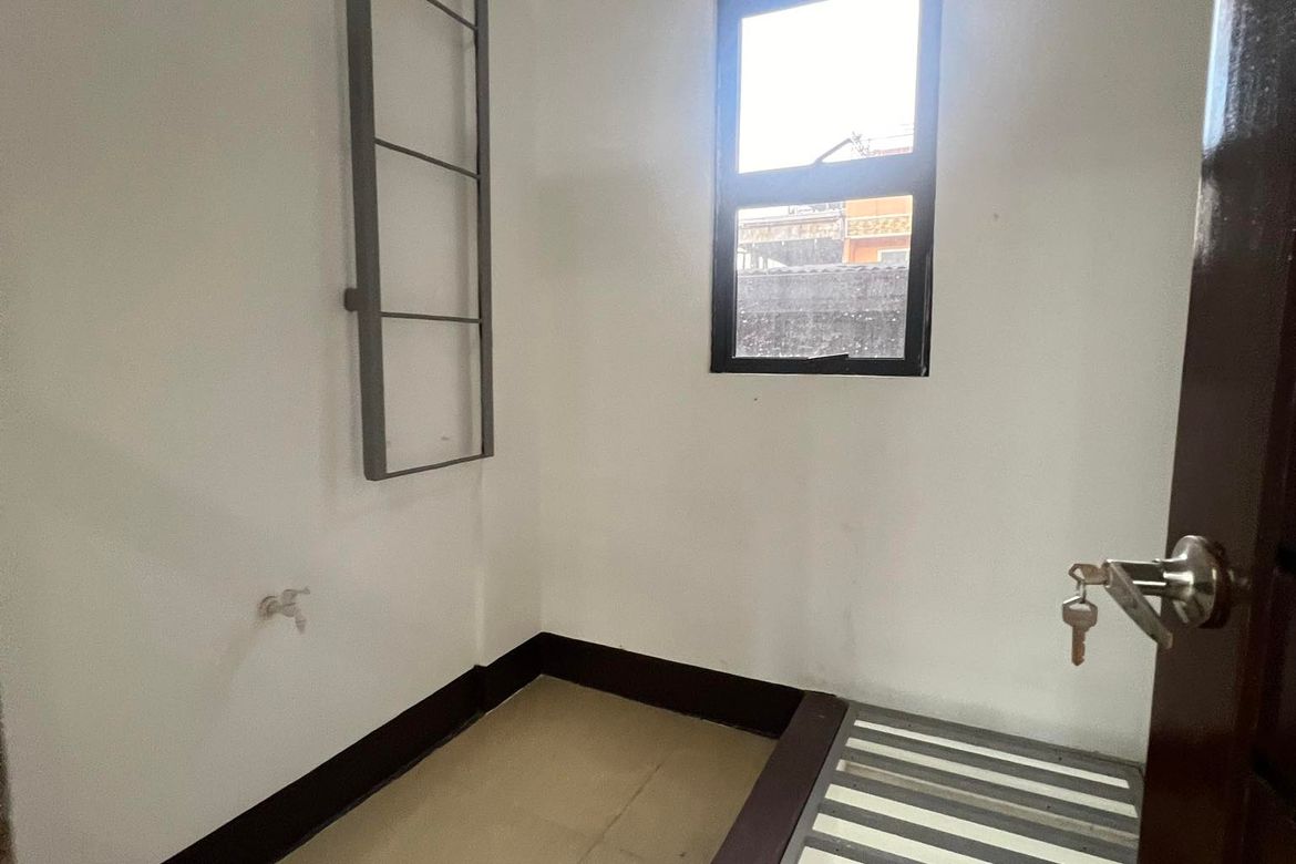 4 Bedroom Townhouse for Sale in Manila, Metro Manila near LRT-2 Legarda – photo 4