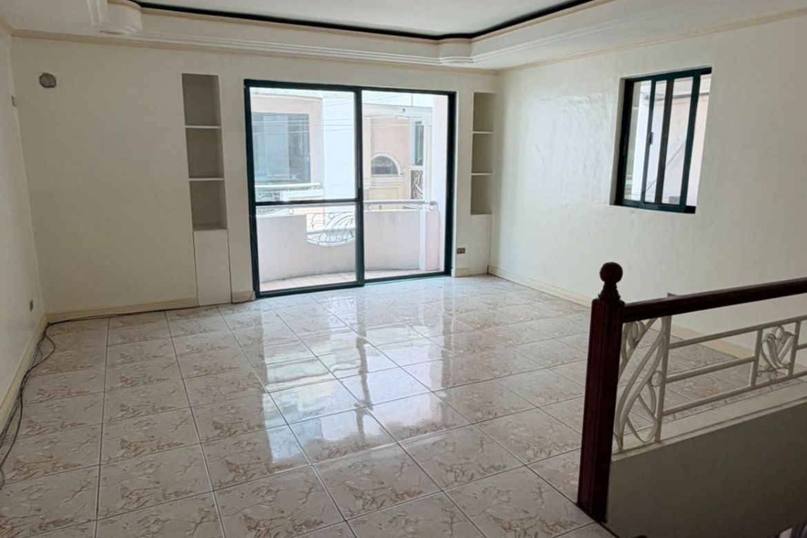 4 Bedroom Townhouse for Sale in Pasadeña, San Juan, Metro Manila near LRT-2 Gilmore