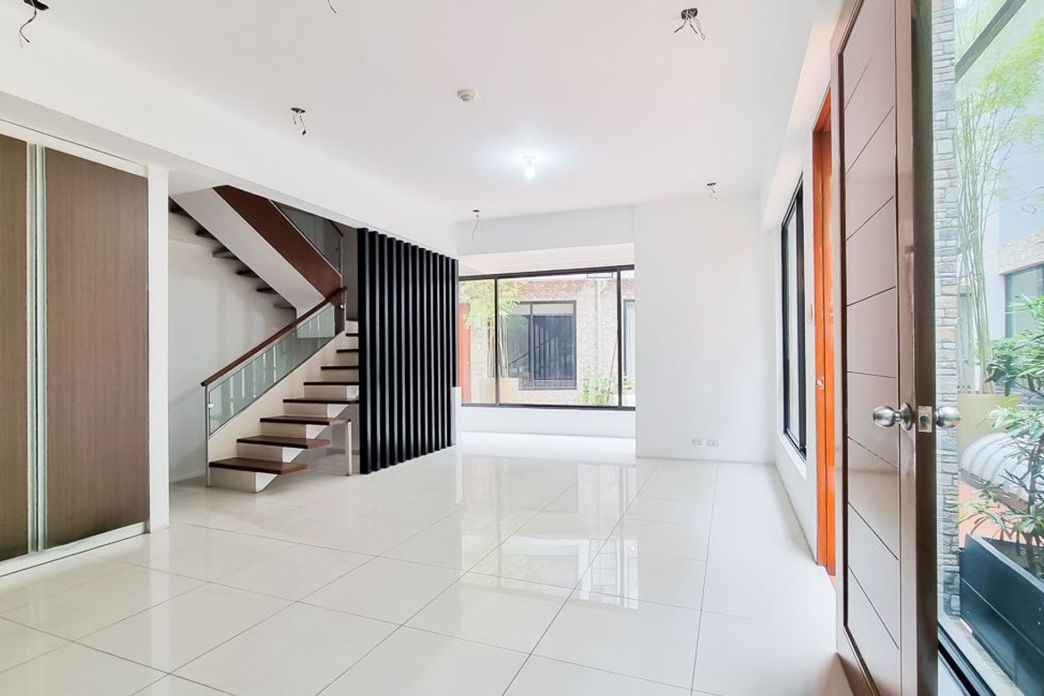 4 Bedroom Townhouse for Sale in Pasadeña, San Juan, Metro Manila near LRT-2 Gilmore – photo 3