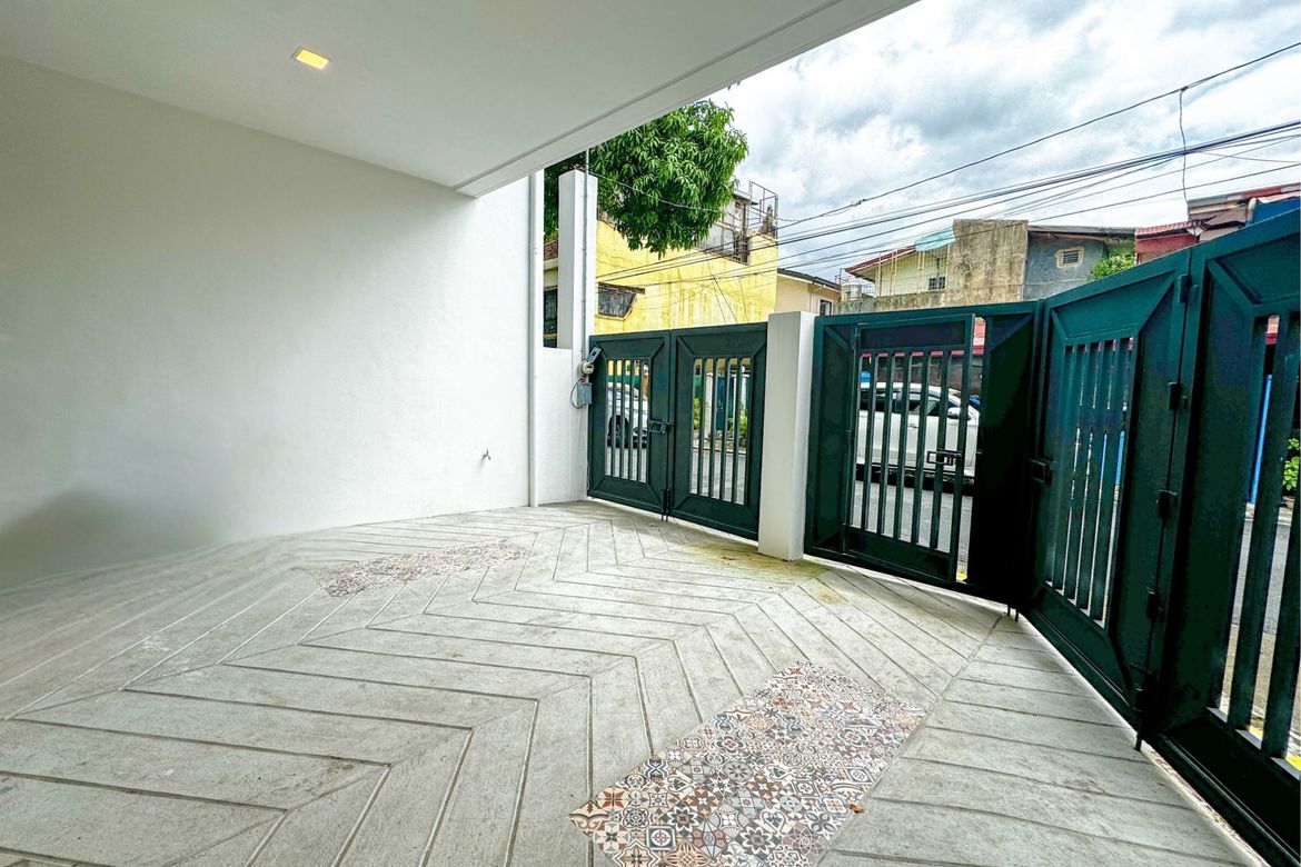 4 Bedroom Townhouse for Sale in Pilar, Las Piñas, Metro Manila – photo 2