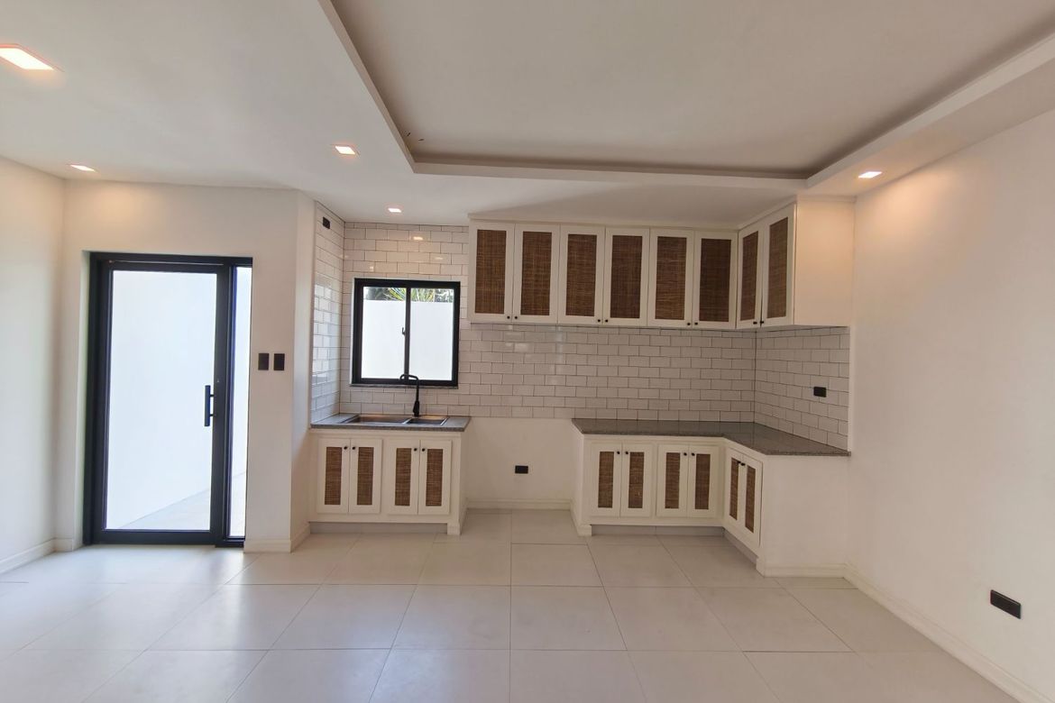 4 Bedroom Townhouse for Sale in Pilar, Las Piñas, Metro Manila – photo 3