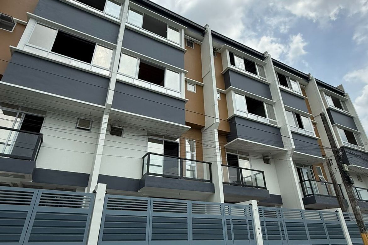 4 Bedroom Townhouse for Sale in Plainview, Mandaluyong, Metro Manila near MRT-3 Boni – photo 3