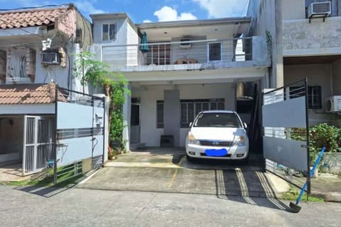 4 Bedroom Townhouse for Sale in Plainview, Mandaluyong, Metro Manila near MRT-3 Boni