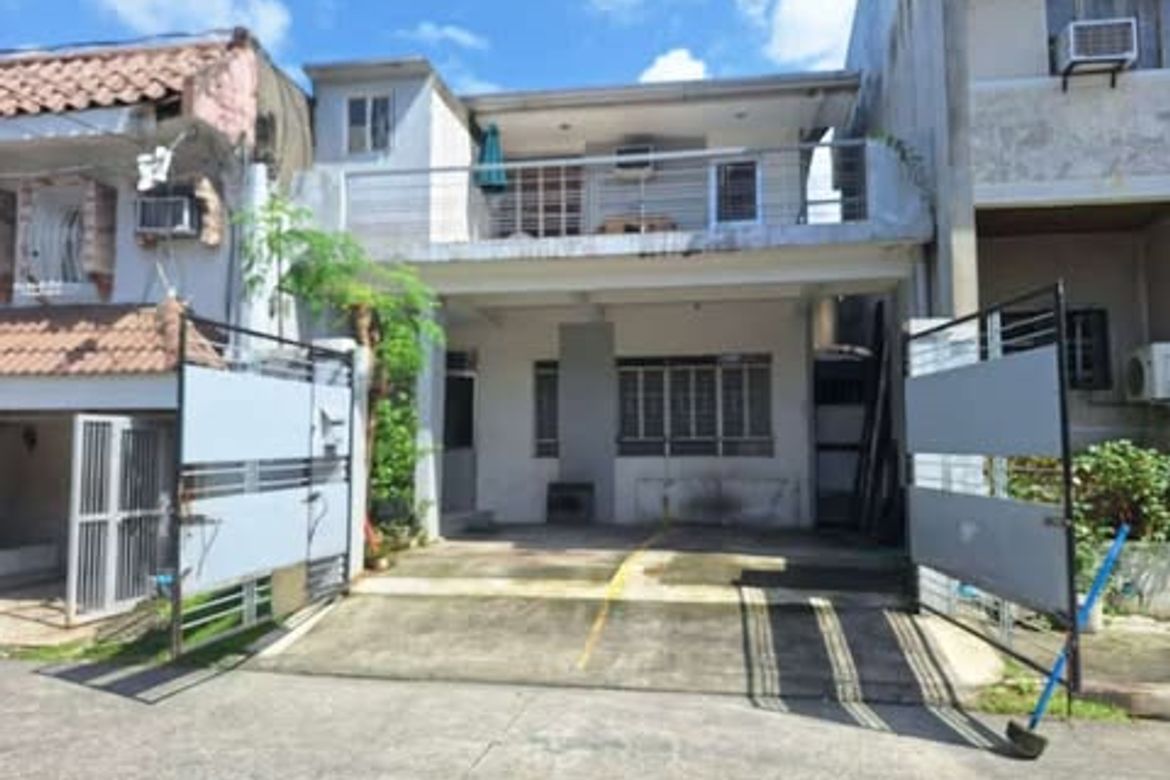 4 Bedroom Townhouse for Sale in Plainview, Mandaluyong, Metro Manila near MRT-3 Boni – photo 2