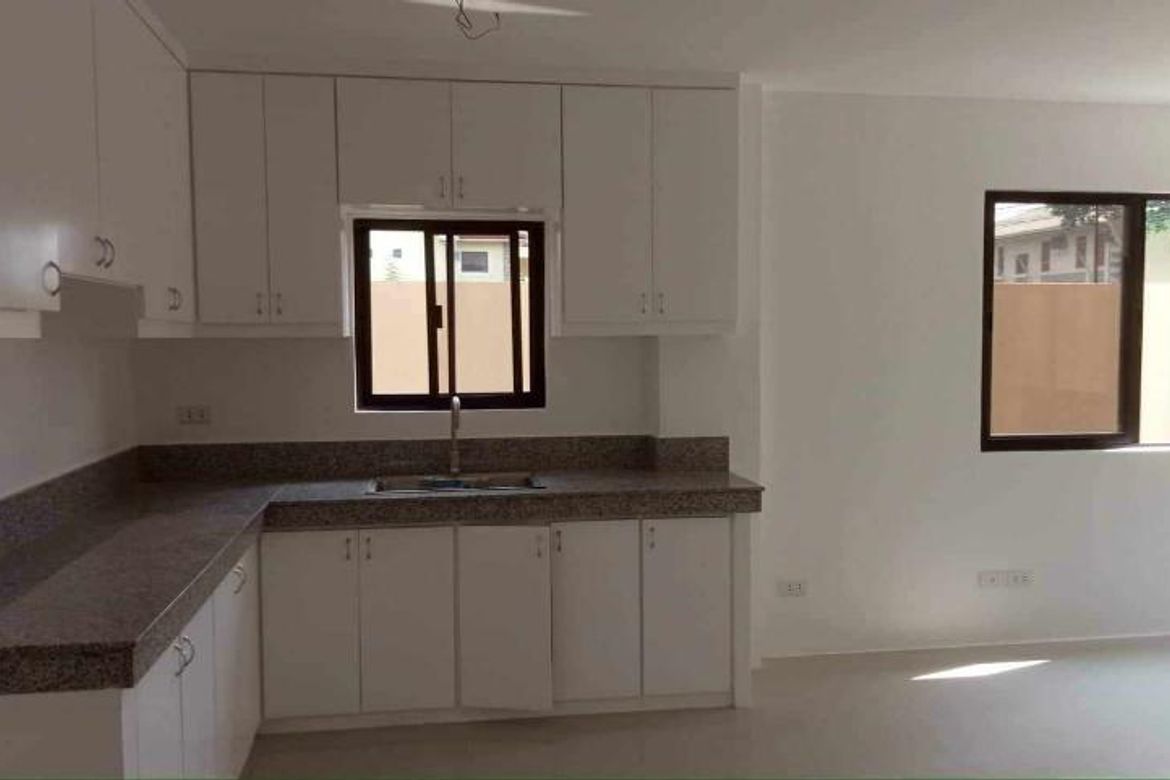 4 Bedroom Townhouse for Sale in Poblacion, Muntinlupa, Metro Manila – photo 2
