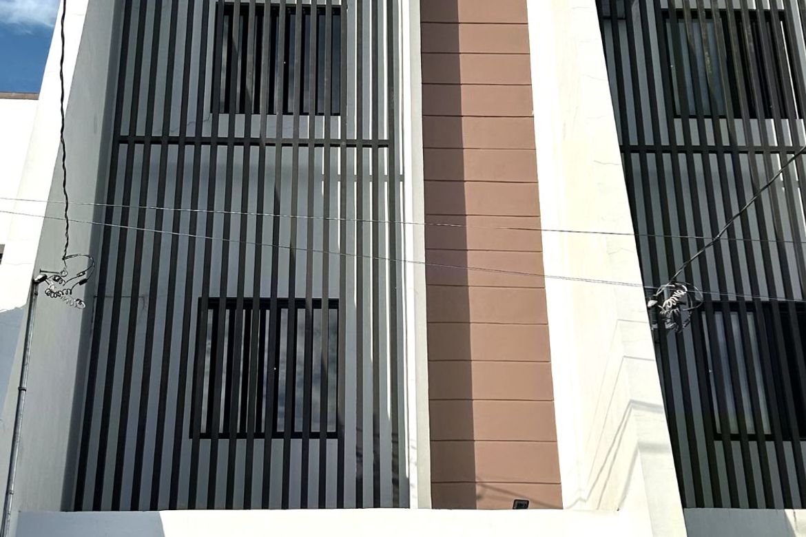 4 Bedroom Townhouse for Sale in Poblacion, Muntinlupa, Metro Manila