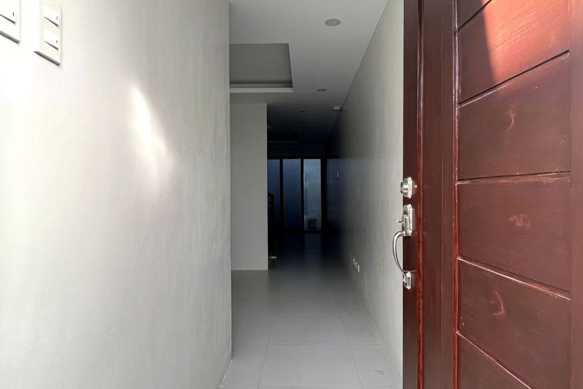 4 Bedroom Townhouse for Sale in Poblacion, Muntinlupa, Metro Manila – photo 2