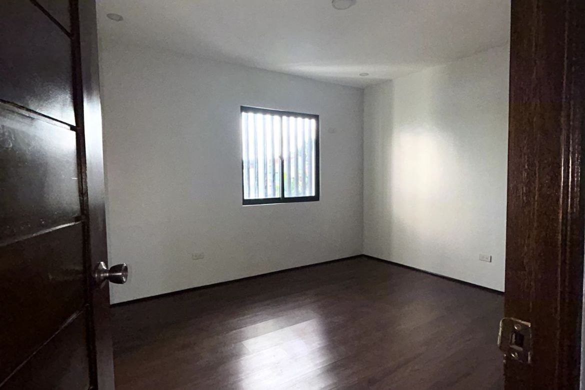 4 Bedroom Townhouse for Sale in Poblacion, Muntinlupa, Metro Manila – photo 5