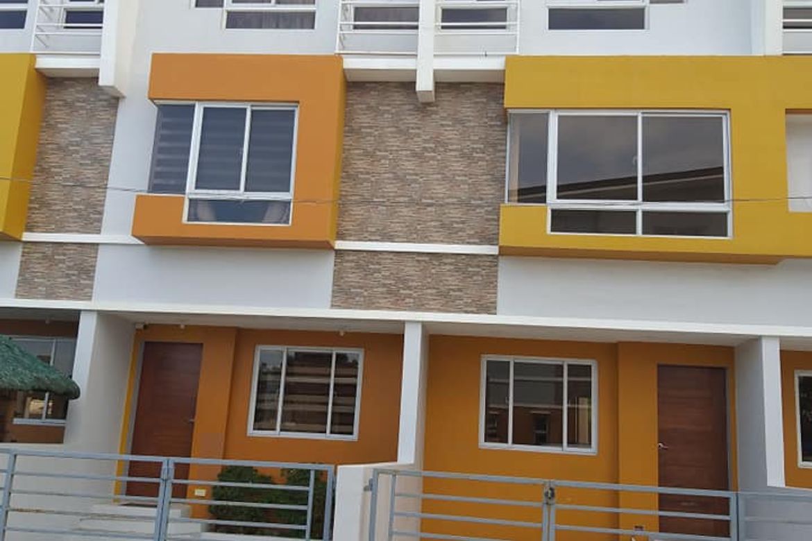 4 Bedroom Townhouse for Sale in Pulang Lupa Uno, Las Piñas, Metro Manila – photo 2