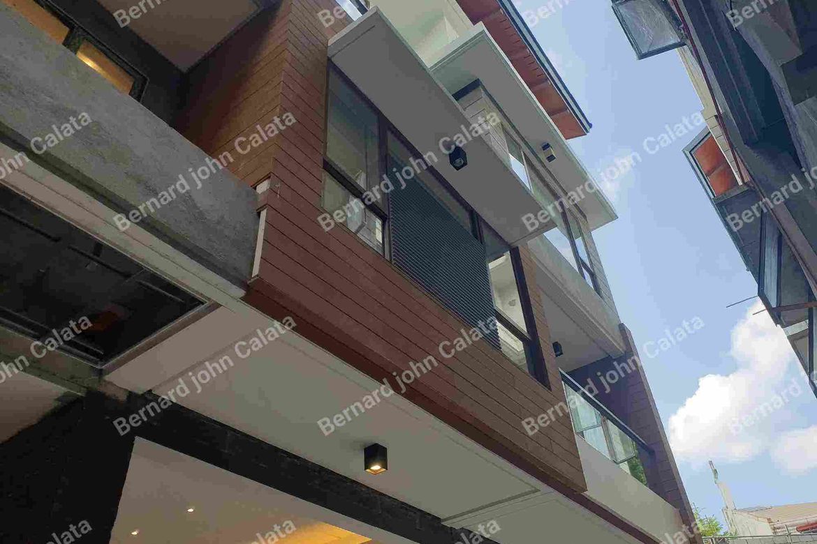 4 Bedroom Townhouse for Sale in Quiapo, Manila, Metro Manila near LRT-1 Carriedo