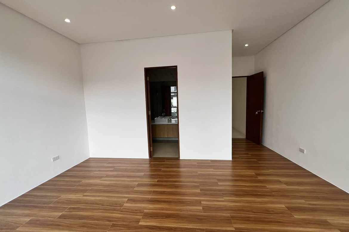 4 Bedroom Townhouse for Sale in Quirino 2-A, Quezon City, Metro Manila near LRT-2 Anonas – photo 2